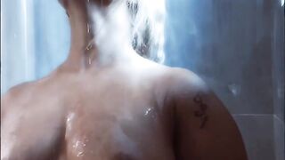 Natural breasts and flawless butt Black Ruelynn plays in the shower