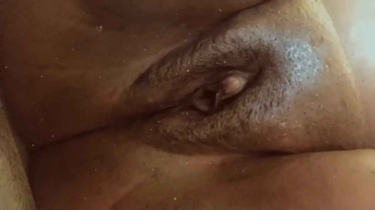 Free Clean Shaved Pussy Deserves a Hot Oiled Massage Porn Video - Ebony 8
