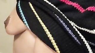 Uniqueen Peeing,farts and Licking my Jucie off my Finger come Smack it