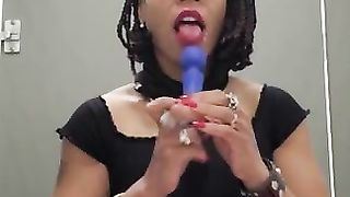 Uniqueen Peeing and Masterbating in the Bath come See me please