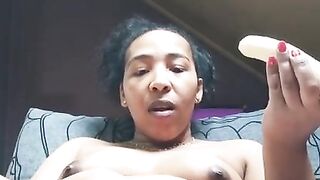 That Babe just Love to Play with Fruits and Eat it all with Smack of Cunt