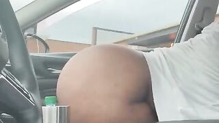 Flashing my round Booty in the Car