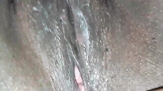 Preparando a buceta e o cuzinho da negona para meter tudo!