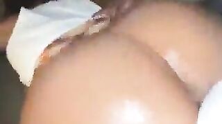 774092624/785218381 DRIANKE TRÈS BIEN AU LIT A VOTRE DISPOSITION