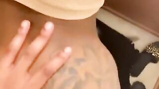 Elle Pleure En me Suppliant De Ne Pas M'arrêter