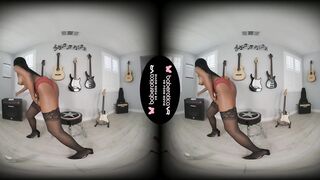 Solo Black darling, Ashley Aliegh is cumming, in VR