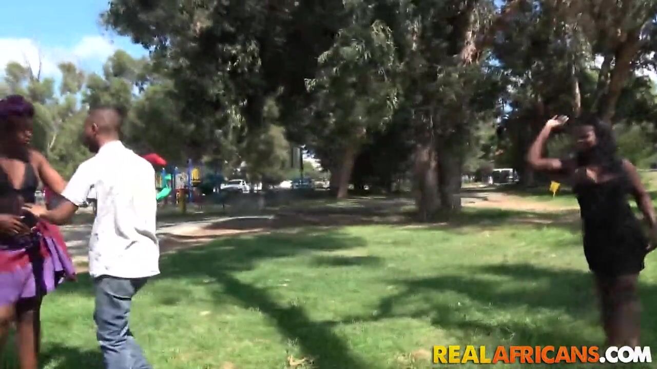 Free Amateur Ebony Beauty Getting Screwed Outdoors Porn Video pic