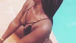 Wonderful Ghanaian Whore Twerking Her Large Ebony Butt